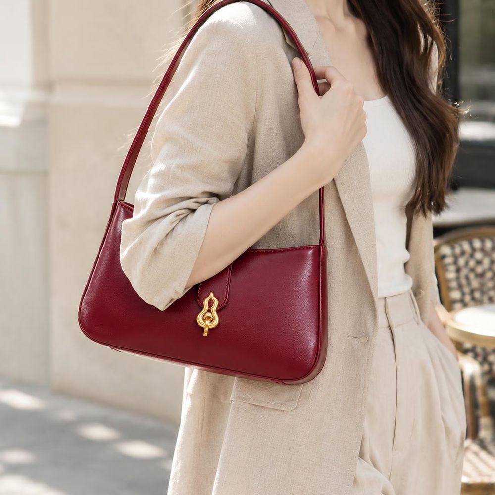Feel N Flow handbag styled in natural daylight